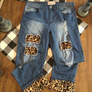 L&B Leopard Capris